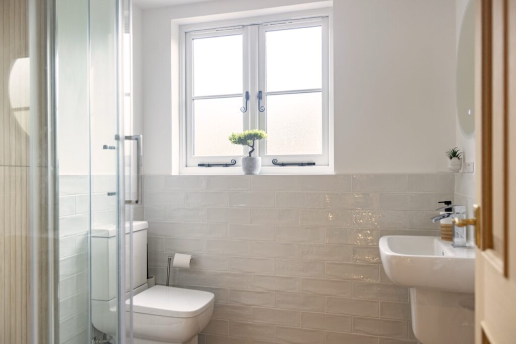 pearl effect bathroom tiles